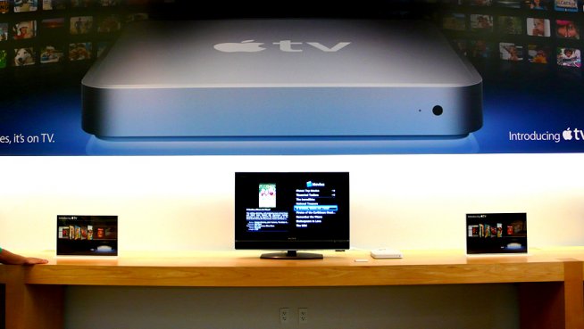 Apple_TV_on_display_Apple_Store_Chicago-2007-04-21