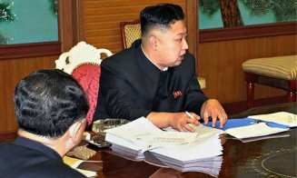 Kim Jong-un with phone