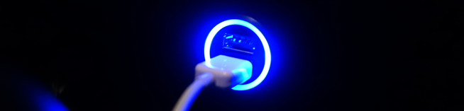 kuel-P12-Q-C-dual-car-charger-in-the-dark