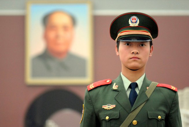 Chinese_police_on_Tienanmen_Square
