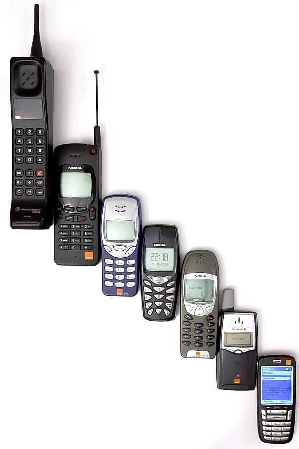 600px-Mobile_phone_evolution
