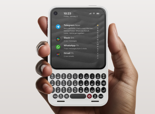 携帯電話本体 物理キーパッド 12台 ジャンク品 物理キーボード搭載スマホ「Clicks Communicator」とスライド式BT 携帯電話本体